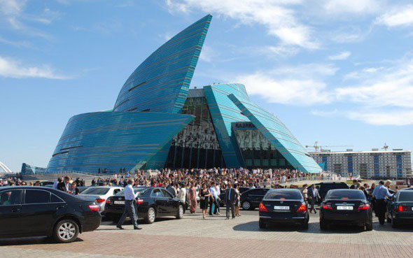 Auditorio de Astaná de Manfredi Nicoletti 