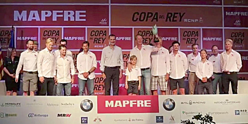 DON-FELIPE-ENTREGA-TROFEOS