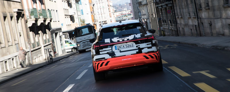 El Audi e-tron prototype en Ginebra en la calle