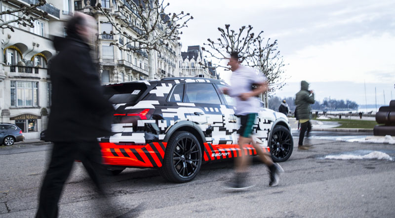 The Audi e-tron-prototype en Geneva en publico