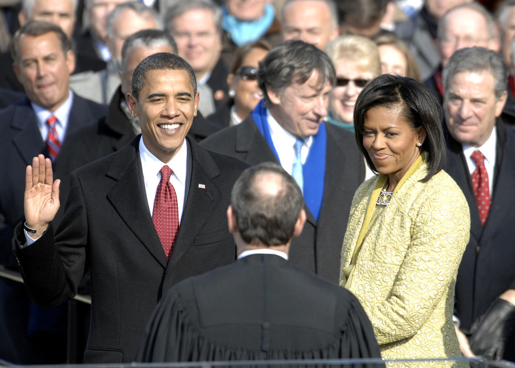 US_President_Barack_Obama_taking_his_Oath_of_Office_-_2009Jan20