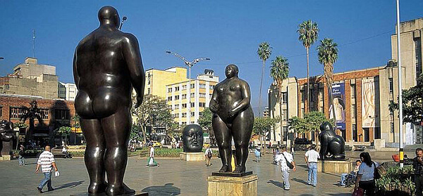 Plaza con esculturas de Botero. Medellin