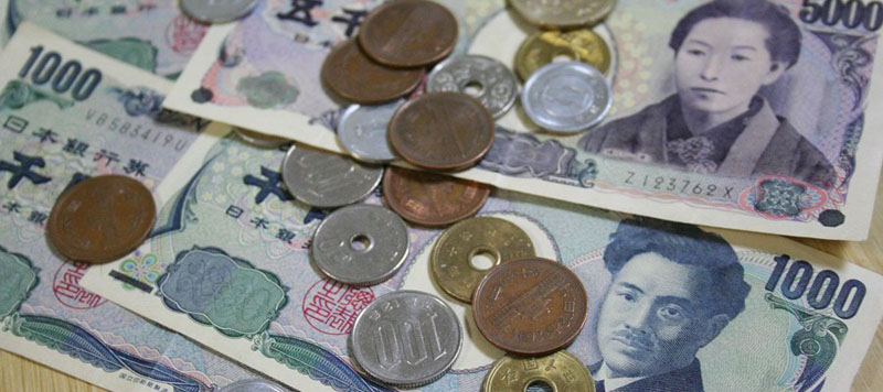 Billetes y monedas de Yenes