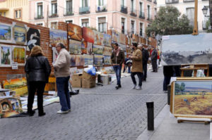 El Rastro de Madrid, calle San Cayetano. Pintores callejeros.