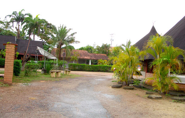 Cabañas del Campamento NACAMTUR en el Estado Amazonas. Foto Fernando Pulido.