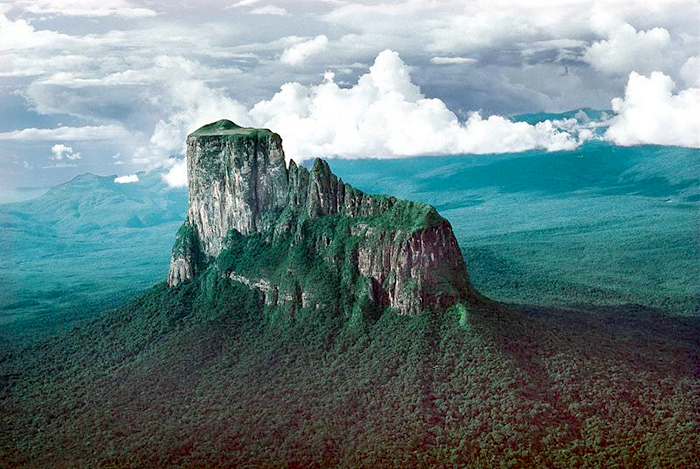 Cerro Autana, vínculo inmortal entre el Cielo y la Tierra.