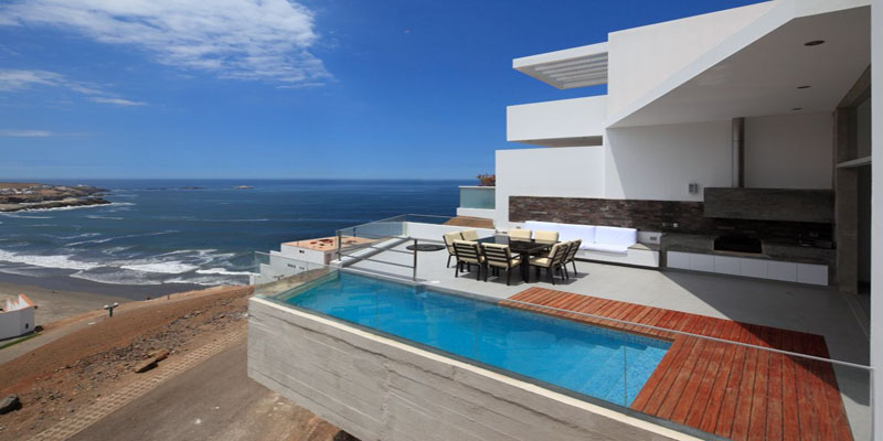 Vista del área de la piscina de la Casa de playa Las Palomas