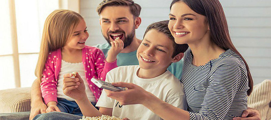 Familia disfrutando junta en casa