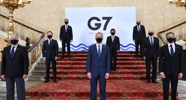 Foto de grupo del G7, en las escaleras del Lancaster House al comienzo del encuentro de Ministros de Finanzas en Londres, en Mayo 4, 2021. (foto: Stefan Rousseau/Pool via REUTERS)