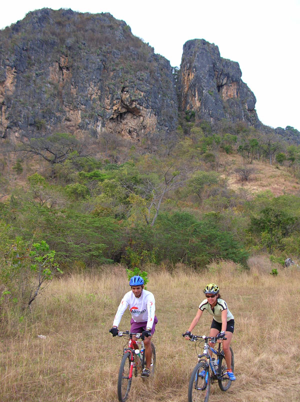 Jenny e Igor del equipo de Akanan