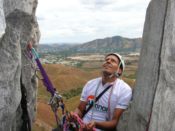 Juan Carlos, Director de Akanan, escalando el Morro de San Juan