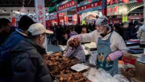 Mercado de carne de perro, como su delantal indica.