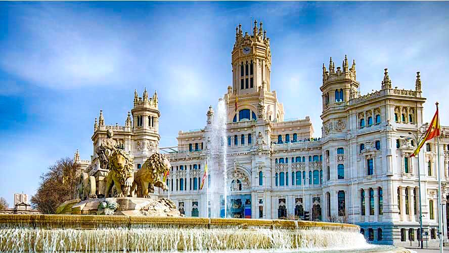Fuente y Palacio de Cibeles, Madrid.