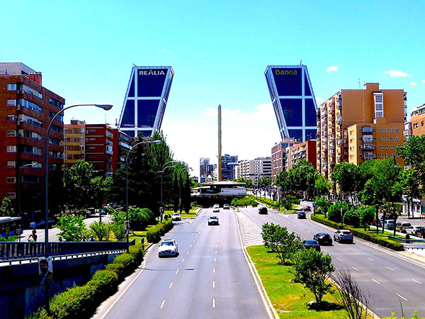 Torres Kio, Paseo de la Castellana.