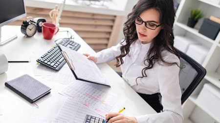 que-les-ocurre-a-las-mujeres-que-se-dedican-a-la-economia