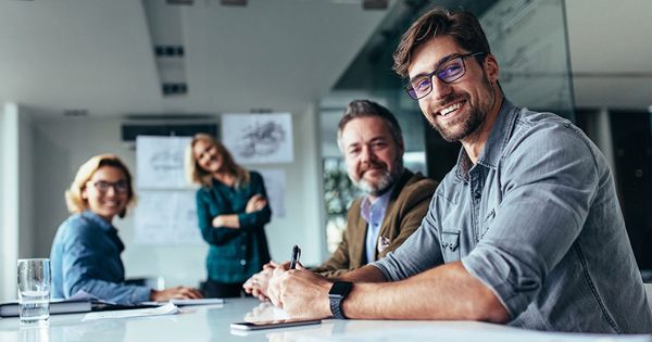 Sucede como en la estrategia empresarial. Invertir en mantener cuota de mercado, continuar mejorando la relación con los clientes, mejorar la imagen de marca