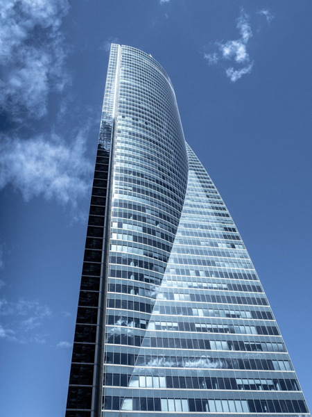 Torre de Cristal, de 250 metros de altura, 52 plantas, es un emblema arquitectónico de la capital de España.